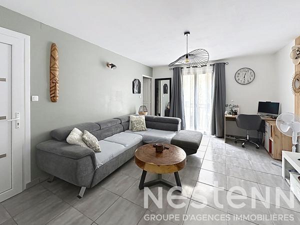 Maison de ville à vendre à Beaucaire avec garage double, patio, 3 chambres et espace bureau