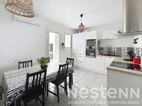 Maison de ville à vendre à Beaucaire avec garage double, patio, 3 chambres et espace bureau