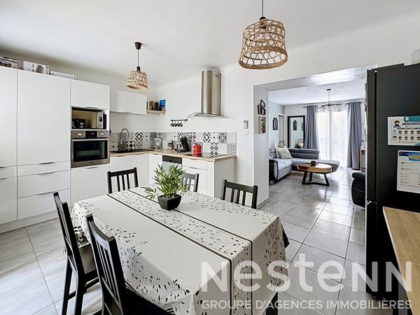 Maison de ville à vendre à Beaucaire avec garage double, patio, 3 chambres et espace bureau