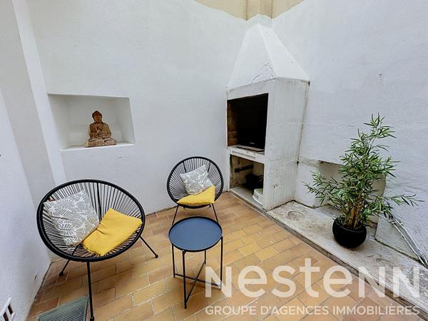 Maison de ville à vendre à Beaucaire avec garage double, patio, 3 chambres et espace bureau