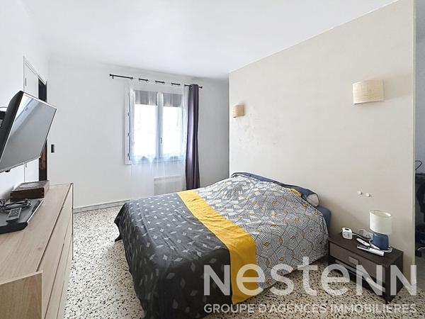 Maison de ville à vendre à Beaucaire avec garage double, patio, 3 chambres et espace bureau