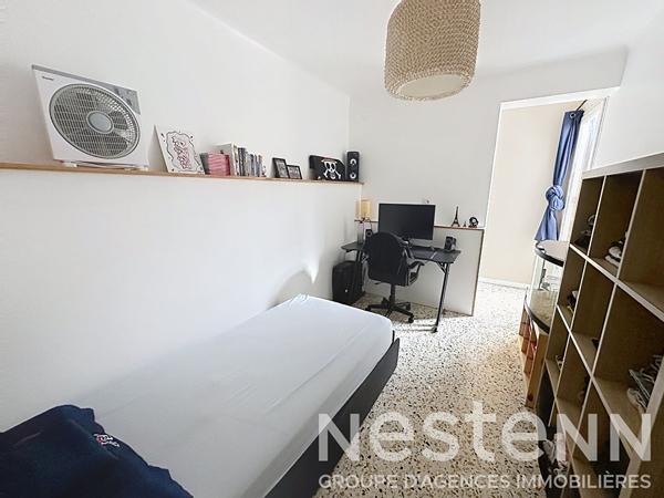 Maison de ville à vendre à Beaucaire avec garage double, patio, 3 chambres et espace bureau