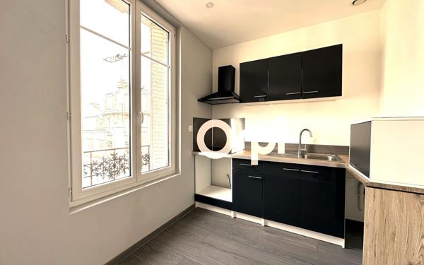 Appartement à louer    3 pièces • 9,62 m2 Soissons