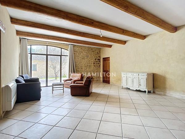 Authentique mas provençal en pierre avec dépendences, 2ha de terrain et piscine Monteux