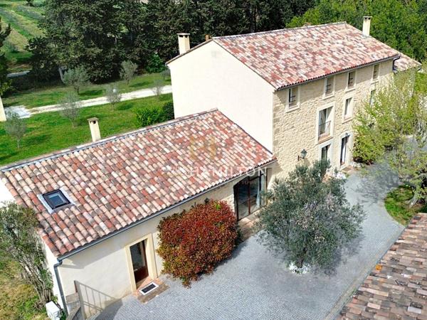Authentique mas provençal en pierre avec dépendences, 2ha de terrain et piscine Monteux