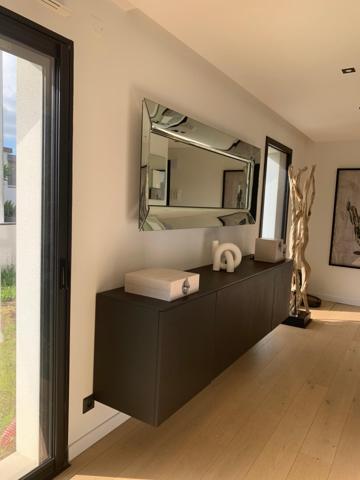 TRES BELLE CONTEMPORAINE