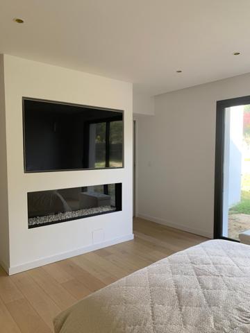 TRES BELLE CONTEMPORAINE