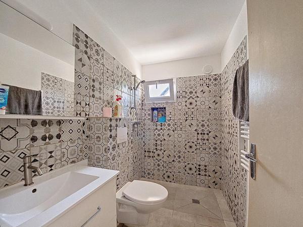 Grande villa familiale de 178 m² – 7 chambres – Terrain clos de 600 m² – Proche commodités