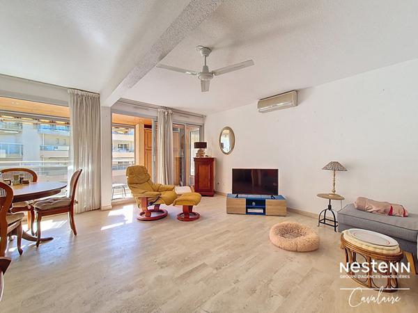 Dernier étage pour cet appartement au centre ville de Cavalaire-sur-Mer 4 pièces environ 100 m² avec 3 terrasses et stationnement