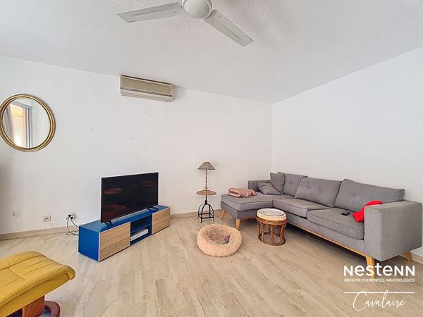 Dernier étage pour cet appartement au centre ville de Cavalaire-sur-Mer 4 pièces environ 100 m² avec 3 terrasses et stationnement