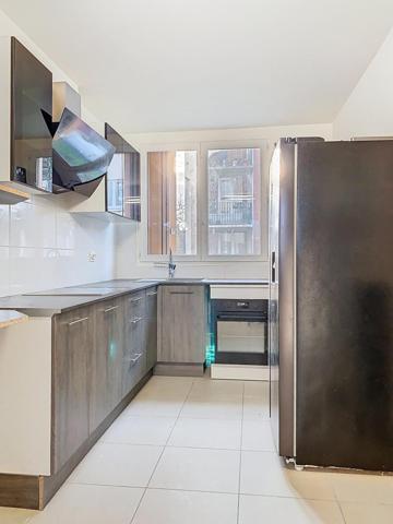 Appartement lumineux 4 pièces, 3 chambres, 76m2. Petit Balcon