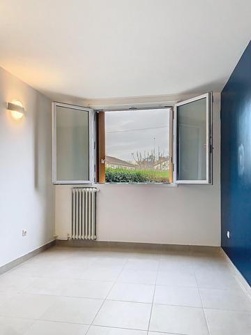 Appartement lumineux 4 pièces, 3 chambres, 76m2. Petit Balcon