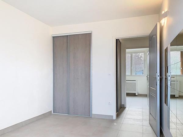 Appartement lumineux 4 pièces, 3 chambres, 76m2. Petit Balcon