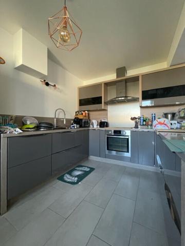 Appartement lumineux avec terrasse, balcon et garage ? 92 m²