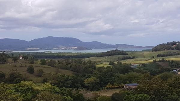 DUCOS, T4 vue dégagée sur la baie de Fort-de-France et les Trois-Îlets.