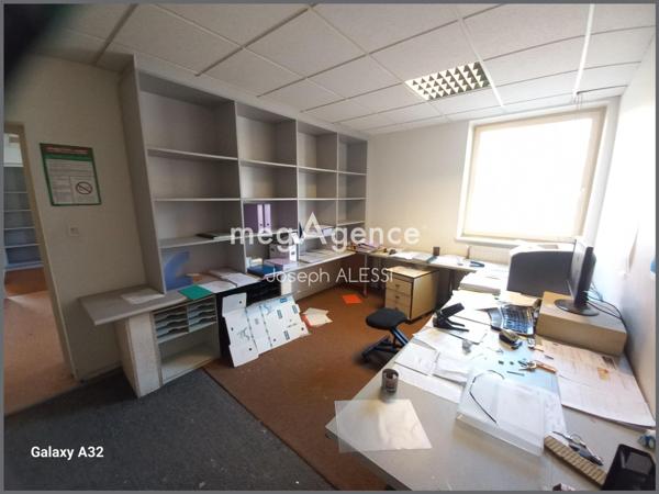 Bureaux à Coin-lès-Cuvry, 57420 - 18 pièces 274m²