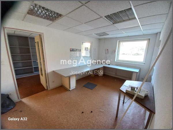 Bureaux à Coin-lès-Cuvry, 57420 - 18 pièces 274m²