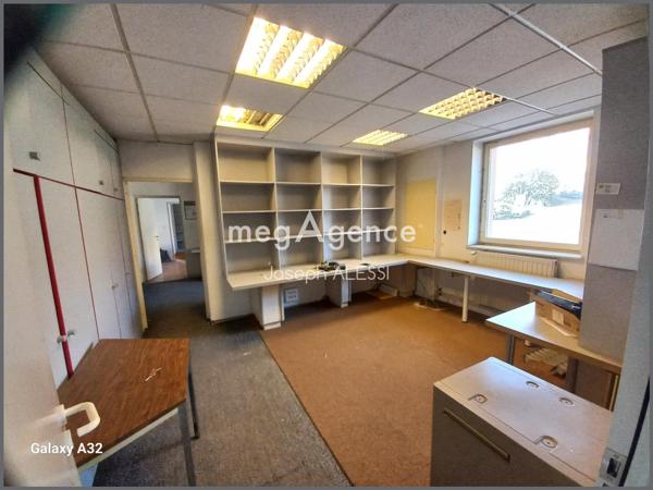 Bureaux à Coin-lès-Cuvry, 57420 - 18 pièces 274m²