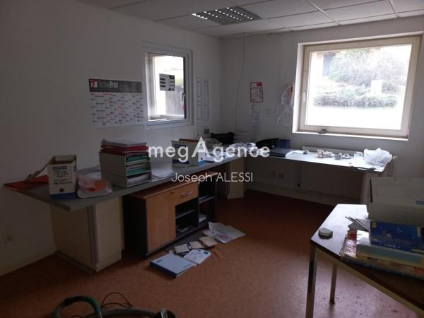 Bureaux à Coin-lès-Cuvry, 57420 - 18 pièces 274m²