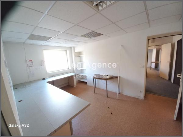 Bureaux à Coin-lès-Cuvry, 57420 - 18 pièces 274m²
