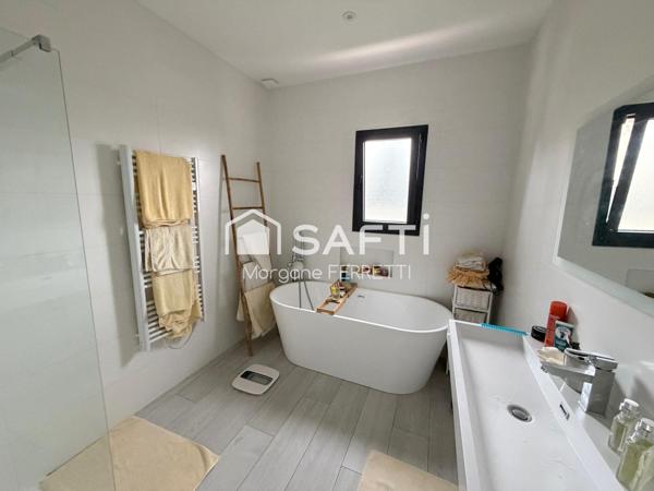 MAISON PLAIN PIED -  157M2 - GARAGE - PISCINE - TERRAIN 653M2