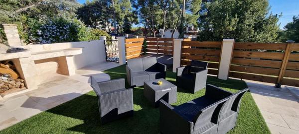 BAS DE VILLA T3, TERRASSE, JACUZZI ET STATIONNEMENT