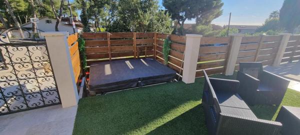 BAS DE VILLA T3, TERRASSE, JACUZZI ET STATIONNEMENT