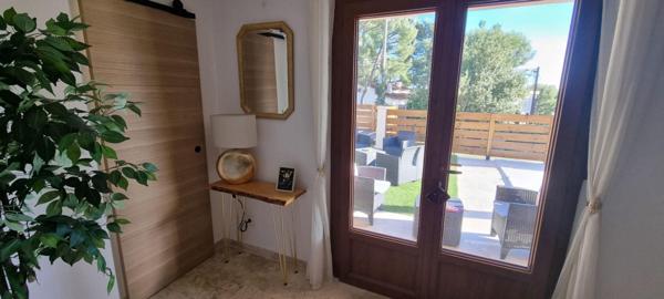 BAS DE VILLA T3, TERRASSE, JACUZZI ET STATIONNEMENT