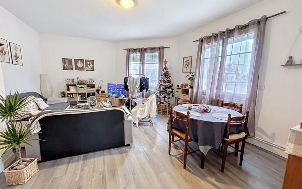 Immeuble à vendre    3 pièces •  Tours