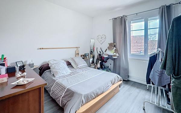 Immeuble à vendre    3 pièces •  Tours