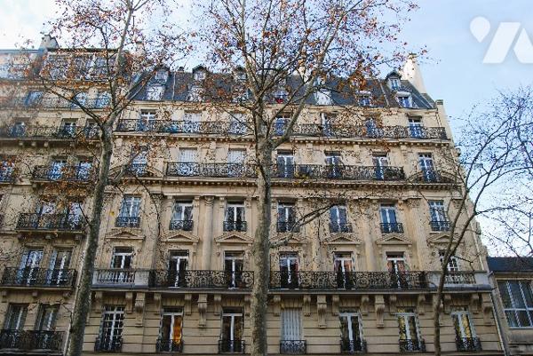 CHAMPS DE MARS  -  Dans un immeuble de prestige, maison de 3 pièces
