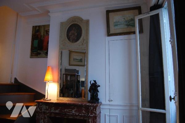 CHAMPS DE MARS  -  Dans un immeuble de prestige, maison de 3 pièces