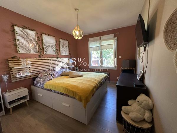 Maison de village
                                                                                                                                                                                                                                                                                                                        7 pièce(s)                                                                                                                                                                                                          5 chambre(s)                                                                                                                                                                                                          180  m²