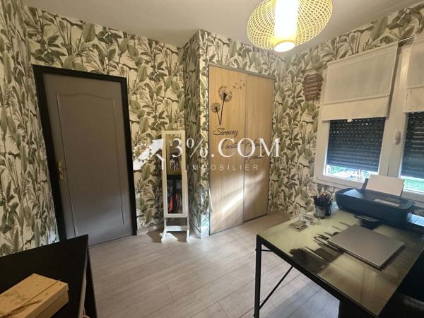 Maison de village
                                                                                                                                                                                                                                                                                                                        7 pièce(s)                                                                                                                                                                                                          5 chambre(s)                                                                                                                                                                                                          180  m²