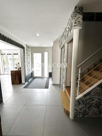 Maison de village
                                                                                                                                                                                                                                                                                                                        7 pièce(s)                                                                                                                                                                                                          5 chambre(s)                                                                                                                                                                                                          180  m²