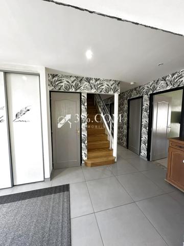 Maison de village
                                                                                                                                                                                                                                                                                                                        7 pièce(s)                                                                                                                                                                                                          5 chambre(s)                                                                                                                                                                                                          180  m²