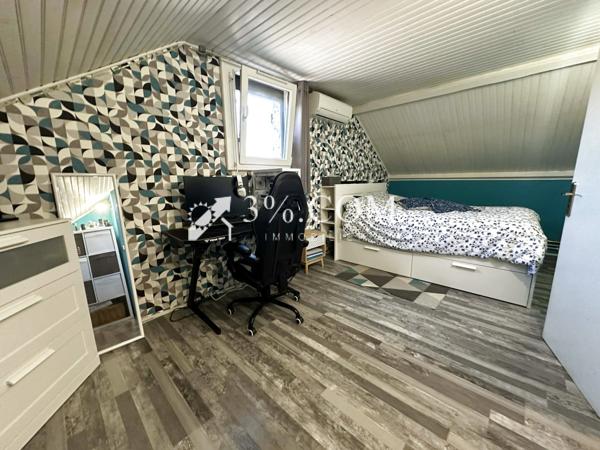 Maison de village
                                                                                                                                                                                                                                                                                                                        7 pièce(s)                                                                                                                                                                                                          5 chambre(s)                                                                                                                                                                                                          180  m²