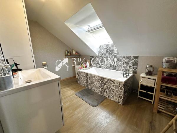 Maison de village
                                                                                                                                                                                                                                                                                                                        7 pièce(s)                                                                                                                                                                                                          5 chambre(s)                                                                                                                                                                                                          180  m²