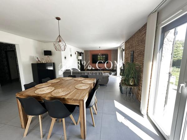 Maison de village
                                                                                                                                                                                                                                                                                                                        7 pièce(s)                                                                                                                                                                                                          5 chambre(s)                                                                                                                                                                                                          180  m²