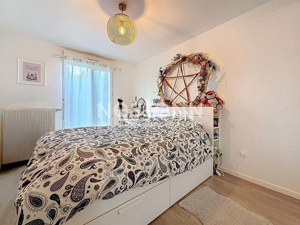 Montigny le Bretonneux - Quartier du Village - Sous garantie décennale. Appartement 3 pièce(s) 71m², 2 jardins, 2 places de parkings.