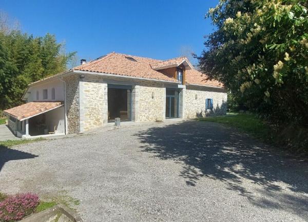 Maison à vendre    7 pièces •  Saint-Martin-de-Hinx