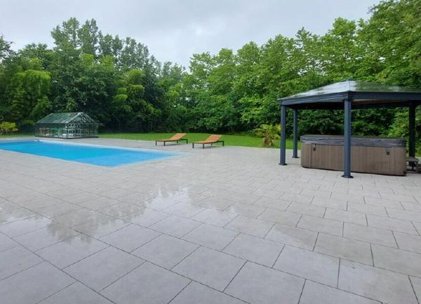 Maison à vendre    7 pièces •  Saint-Martin-de-Hinx