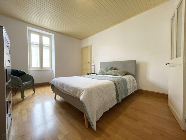 LONGERE CHARENTAISE DE 289M² AVEC JARDIN