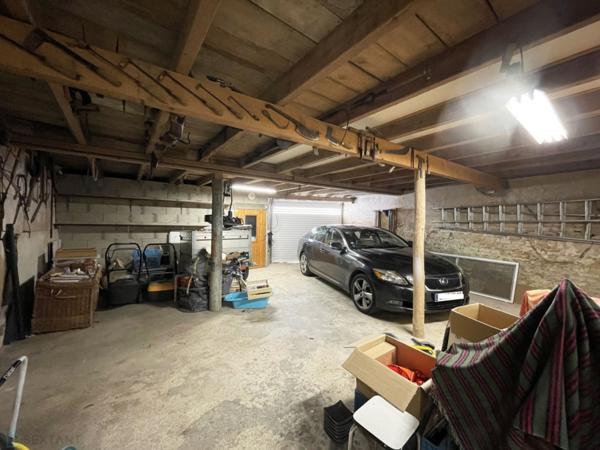 LONGERE CHARENTAISE DE 289M² AVEC JARDIN