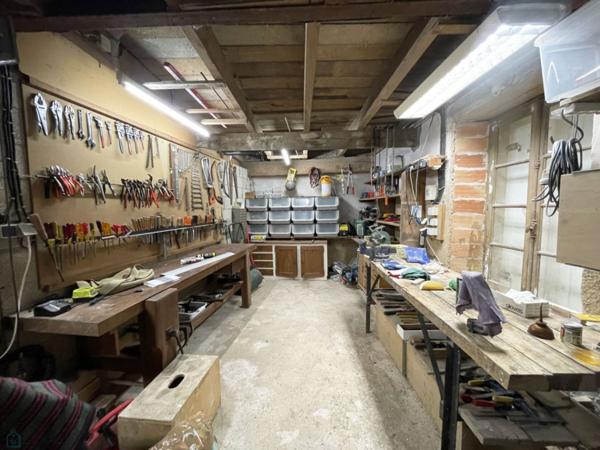 LONGERE CHARENTAISE DE 289M² AVEC JARDIN