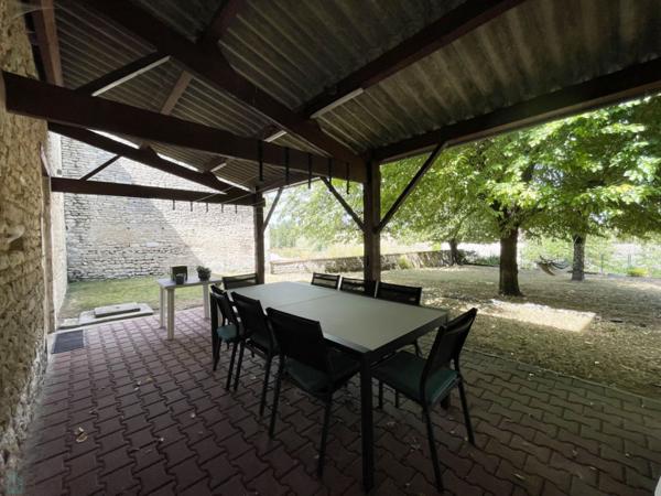 LONGERE CHARENTAISE DE 289M² AVEC JARDIN