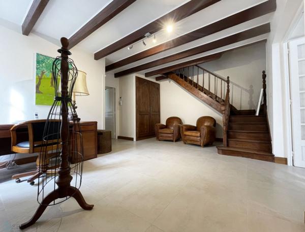 LONGERE CHARENTAISE DE 289M² AVEC JARDIN