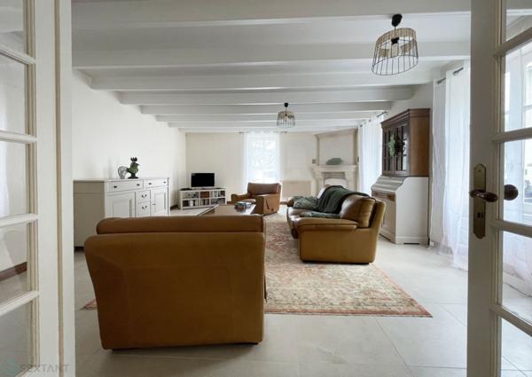 LONGERE CHARENTAISE DE 289M² AVEC JARDIN