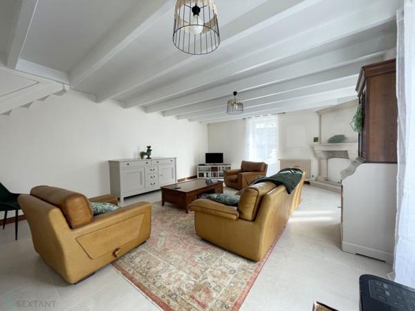 LONGERE CHARENTAISE DE 289M² AVEC JARDIN