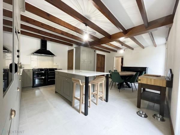 LONGERE CHARENTAISE DE 289M² AVEC JARDIN